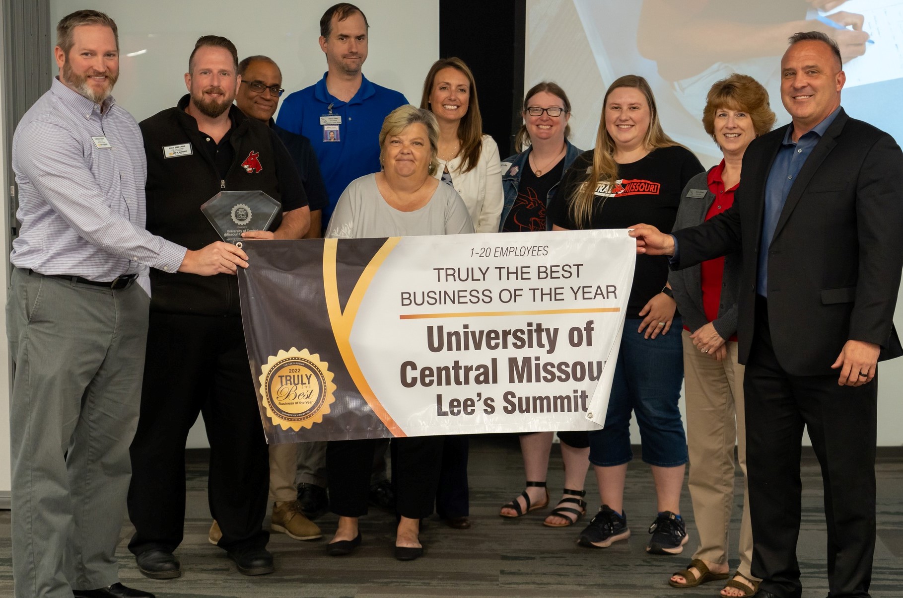 University of Central Missouri Lee’s Summit Campus Receives Chamber of Commerce Simply the Best Business of the Year Award