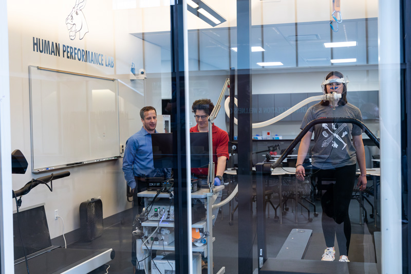UCM kinesiology professor and students in Human Performance Lab
