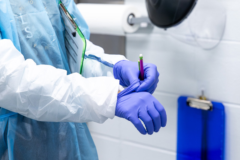 Student in UCM necropsy lab