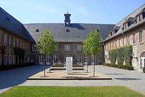 EBS University for Business and Law campus building