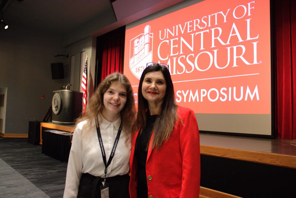 Undergraduate student with faculty member.