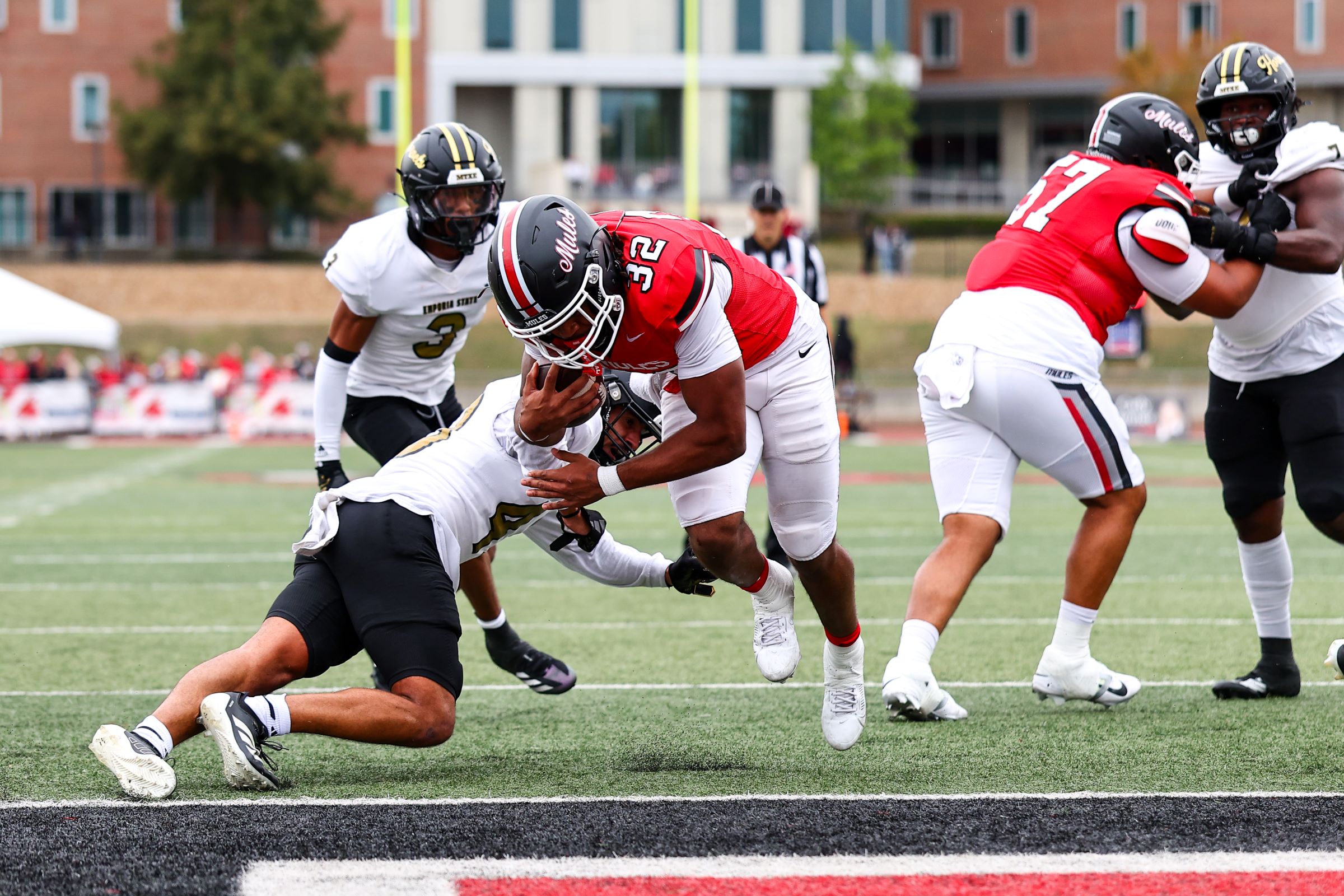 Mules Football running back Keyon Butler scores a touchdown