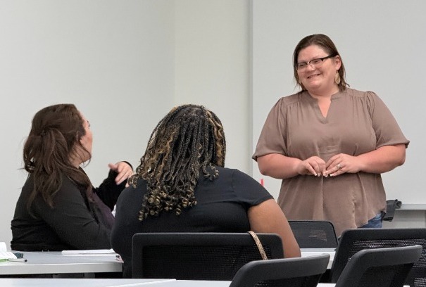 Jaklynn Hunt teaching students.