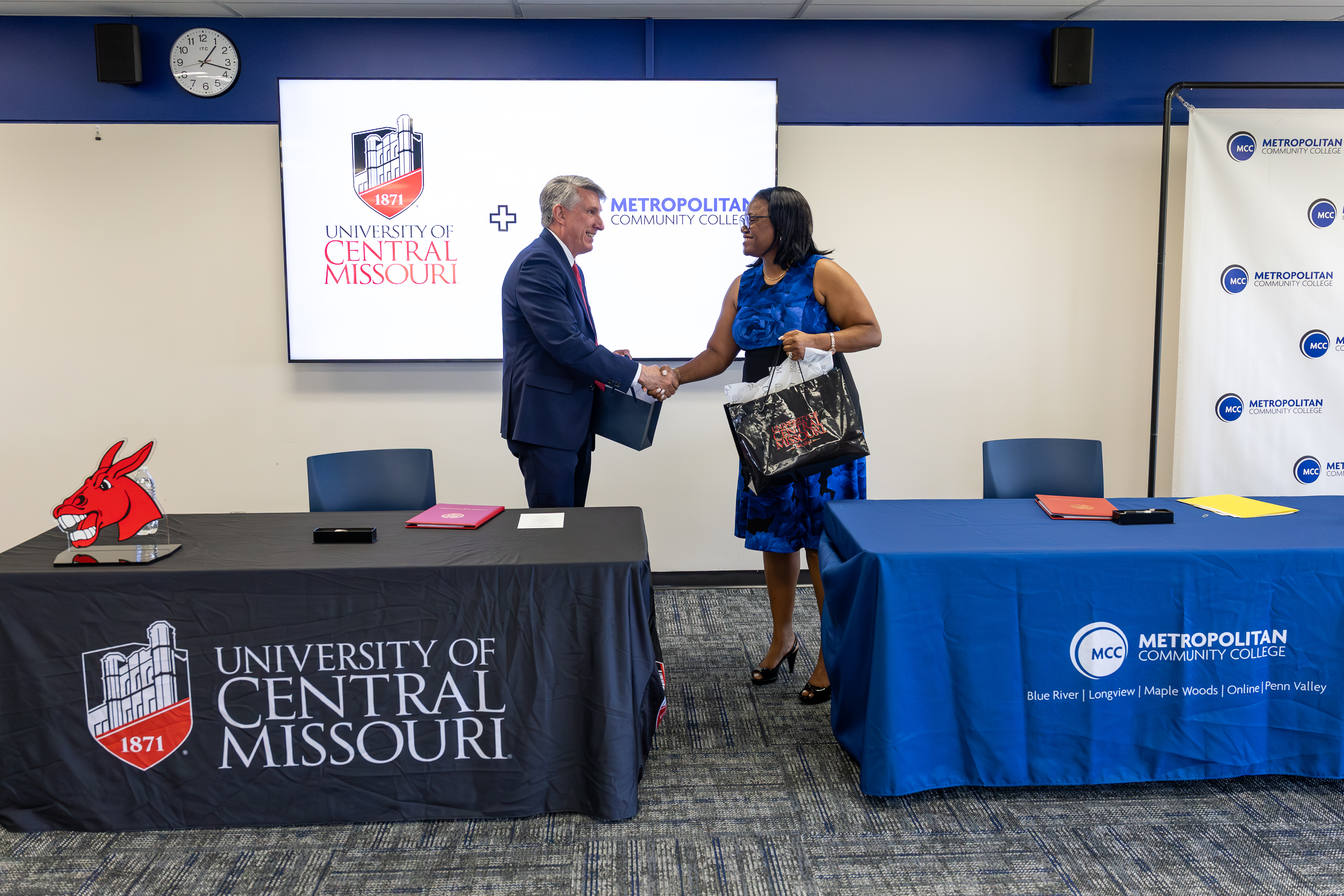 UCM President Roger Best shakes hands with Dr. Kimberly Beatty, Chancellor and CEO of Metropolitan Community College.