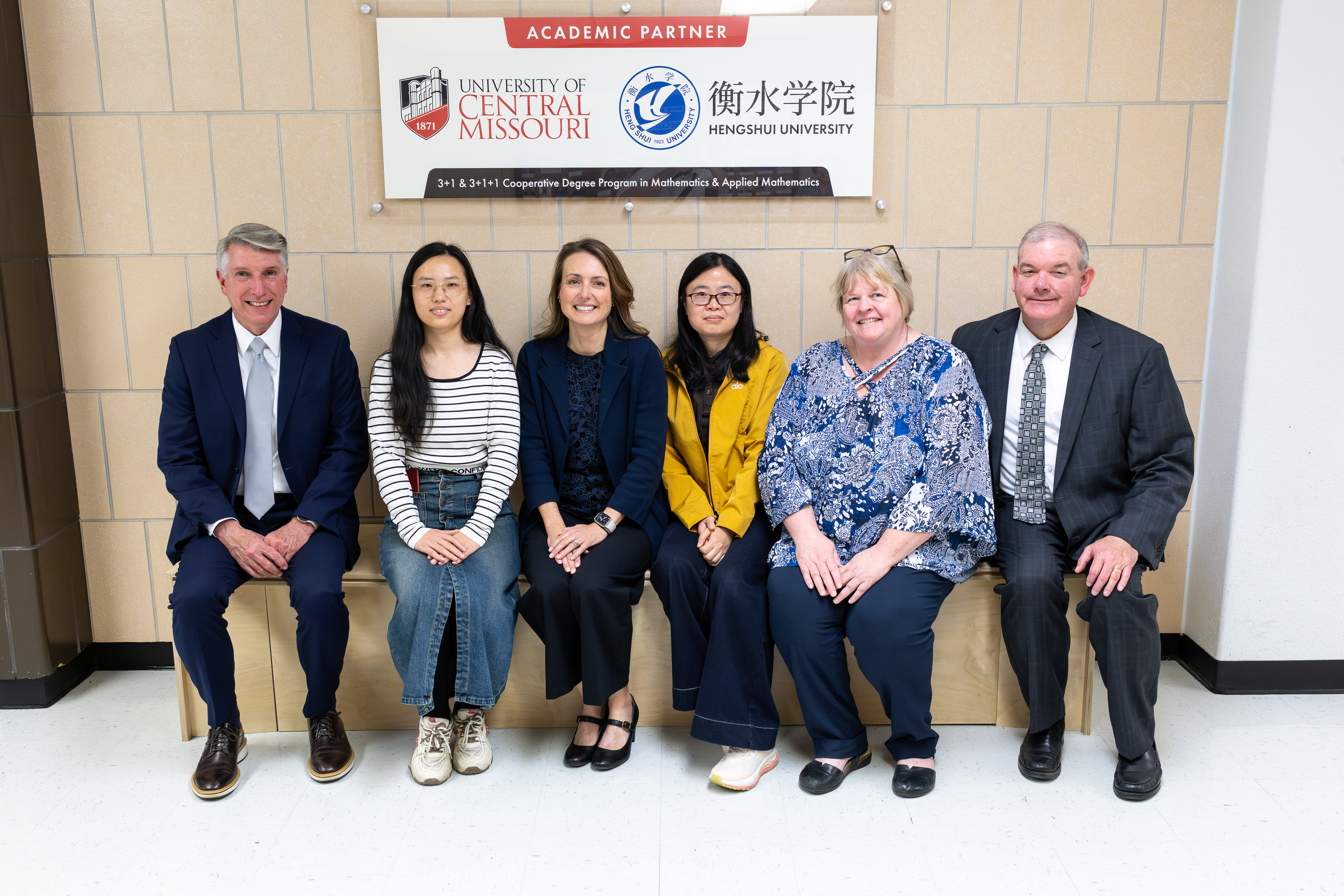 (left to right): President Roger Best, Dr. Na Zhang, Vice Provost Laurel Hogue, Dr. Junzi Yang, Ms. Valerie Heming, Provost Tim Crowley.