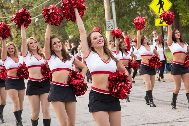 UCM Homecoming Parade Cheerleaders